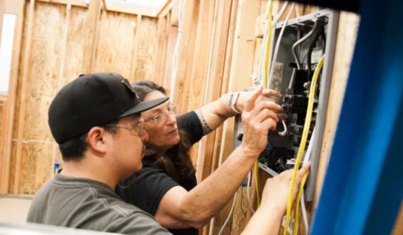 How to Become an Electrician with High Pay