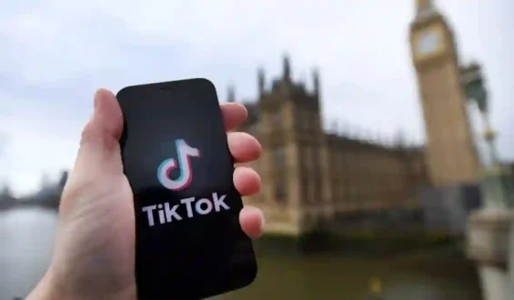 The TikTok Clock: The Seasonal Swing – Adjusting Your TikTok Posting for Holidays